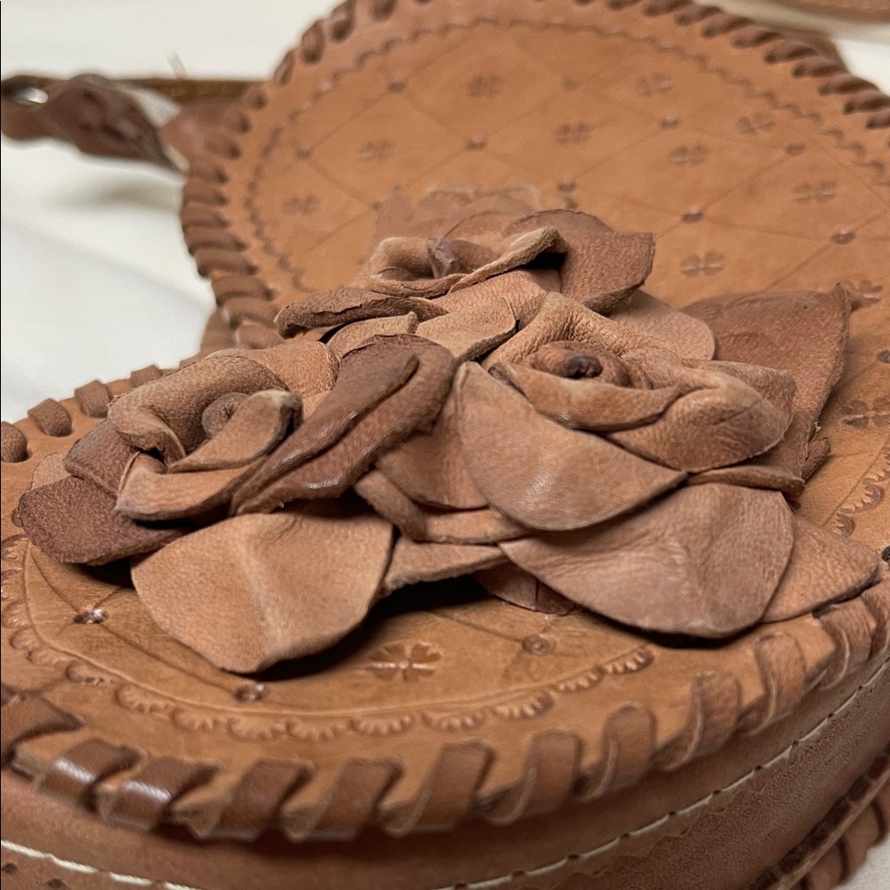 Heart Tooled Leather Crossbody Bag With Roses - Picture 11 of 16